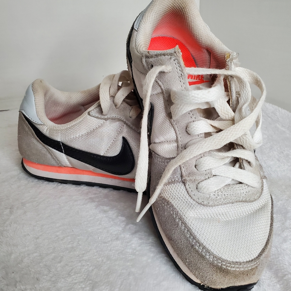 Nike Genicco Sneakers Womens 6 Gray White Full Grain Leather Athletic Retro Shoe